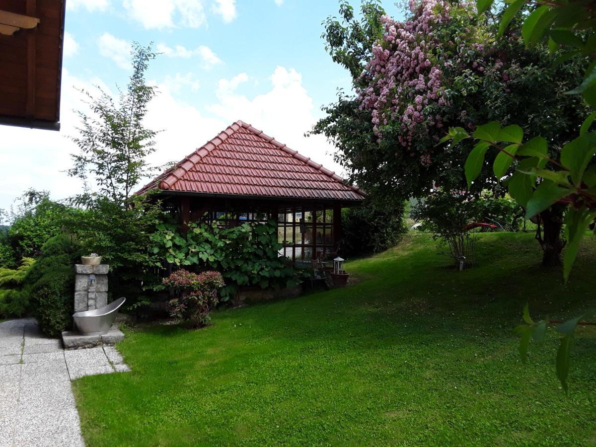 Anna'S Home - Ferienwohnungen Рач-ан-дер-Вайнштрассе Экстерьер фото
