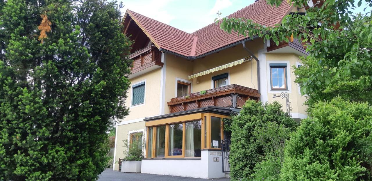 Anna'S Home - Ferienwohnungen Рач-ан-дер-Вайнштрассе Экстерьер фото